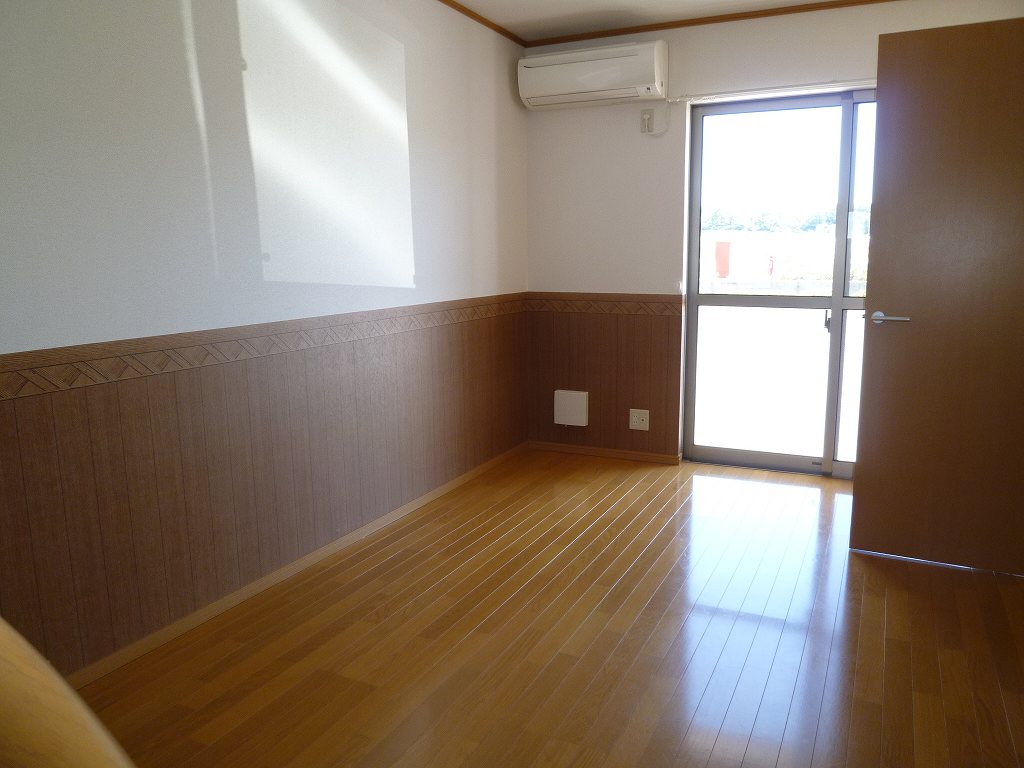 Living and room.  ※ 105, Room