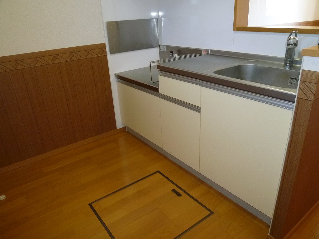 Kitchen.  ※ 105, Room
