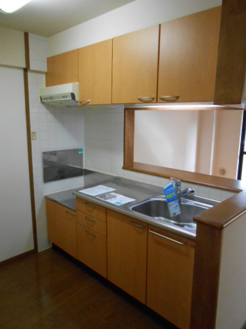Kitchen. Face-to-face (counter) Kitchen ・ Gas stove (2 burners) corresponding