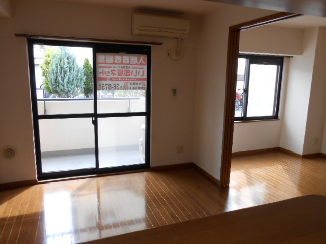 Living and room. South living ・ Room (air-conditioned)