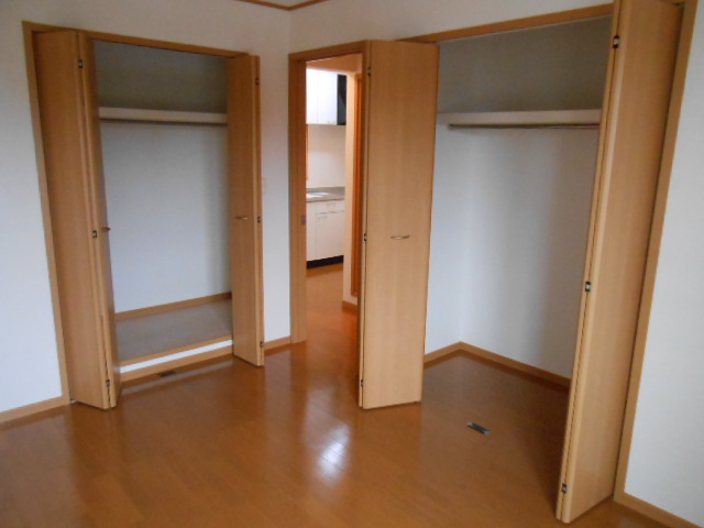 Receipt. Bedroom inside the storage (closet ・ 2 places)