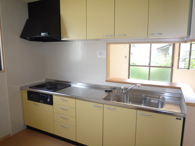 Kitchen. Spacious 3-burner stove with system Kitchen