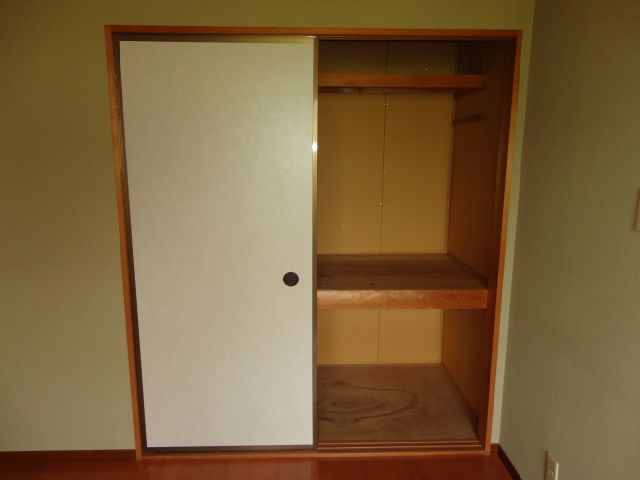 Receipt. There are housed in each room, Baggage of your family, you can clean storage.