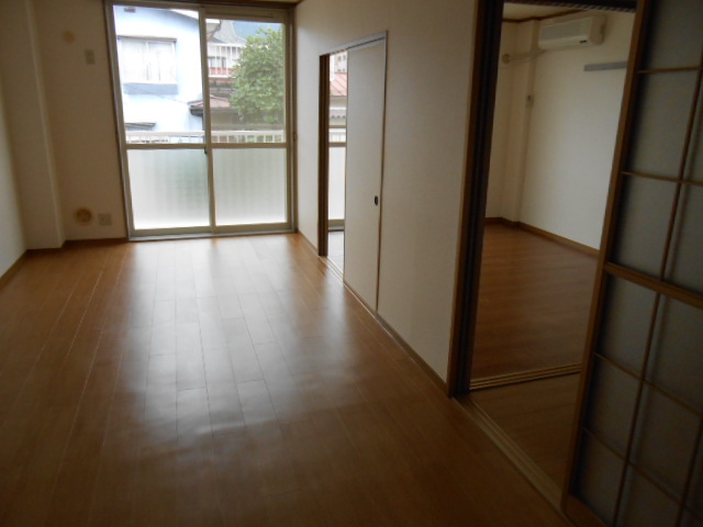 Living and room. Living (12.0 tatami mats)