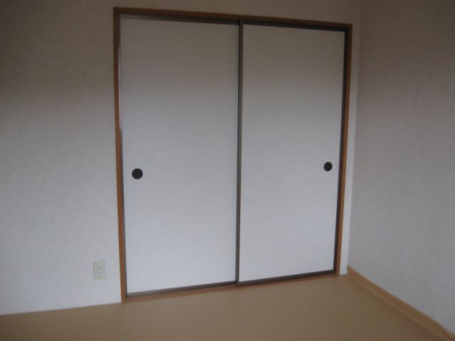Living and room. Japanese-style room 6 quires
