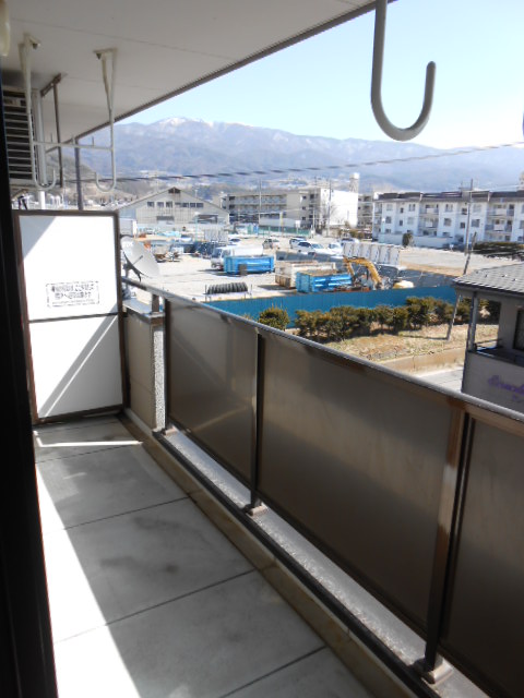 Balcony. South roof ・ Wide balcony
