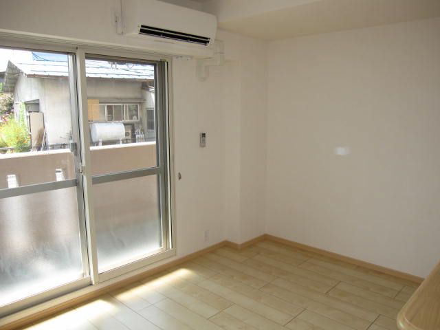 Living and room. Double sash