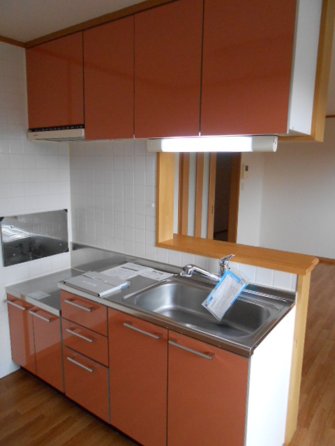Kitchen. Face-to-face (counter) Kitchen ・ Gas stove (2 burners) corresponding