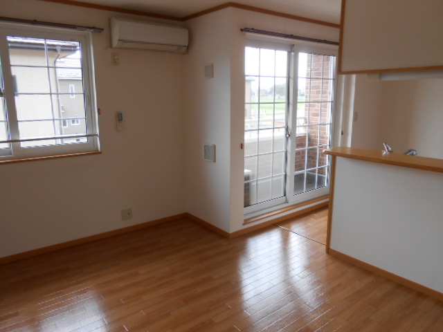 Living and room. South living (13.0 tatami mats) ・ Air-conditioned
