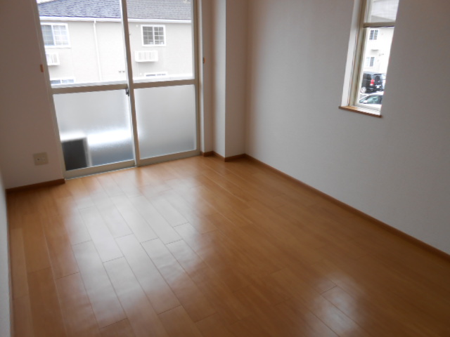Living and room. South room (air-conditioned) ・ There ventilation lighting window on the west side