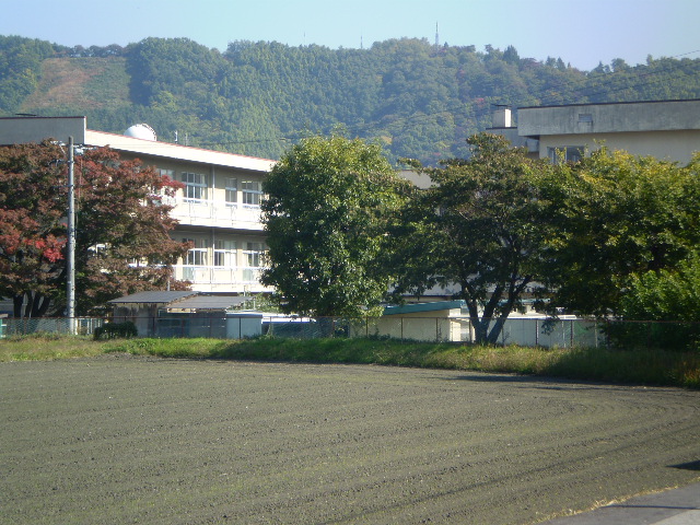 Primary school. 552m up to elementary school in the Matsumoto City Museum Island (Elementary School)