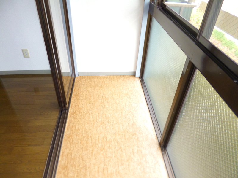 Other room space. Sunroom