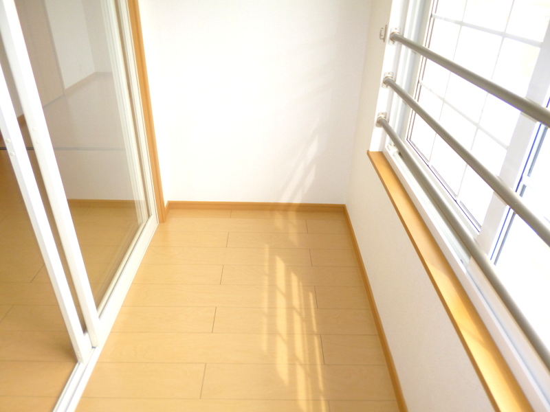 Other room space. Sunroom