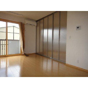 Living and room. Partition is open-minded type through the light!