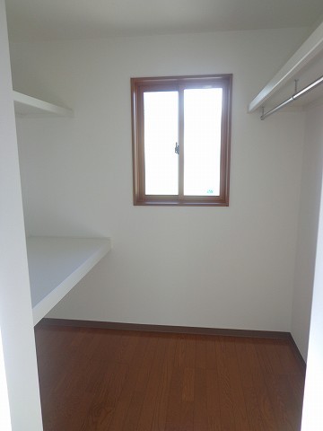 Receipt. Walk-in closet