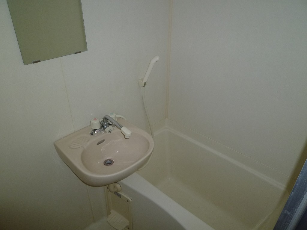 Bath. The same type of room (No. 103 room)