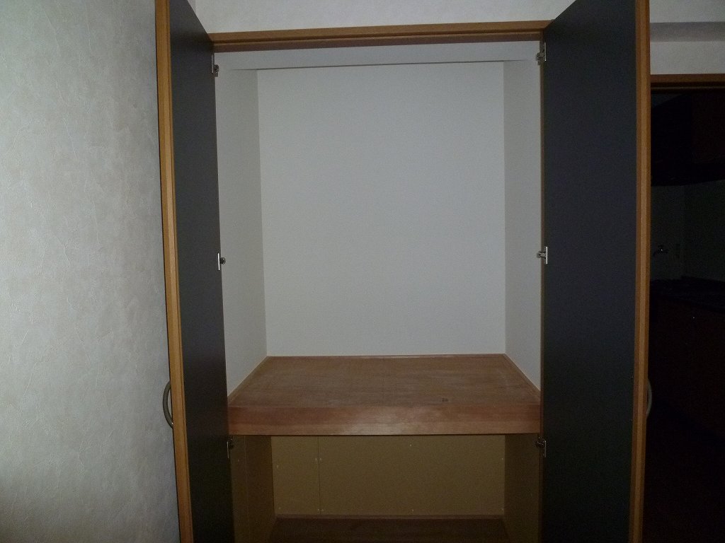 Receipt. The same type of room (No. 103 room)