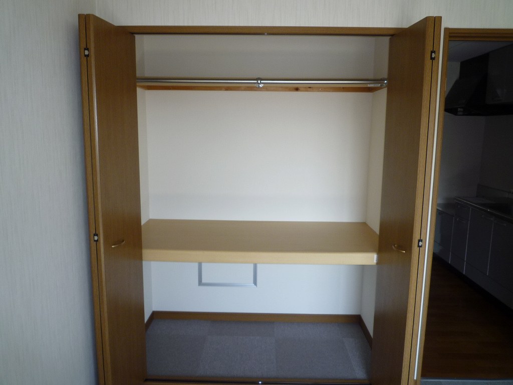 Receipt. The same type of room (No. 202 room)