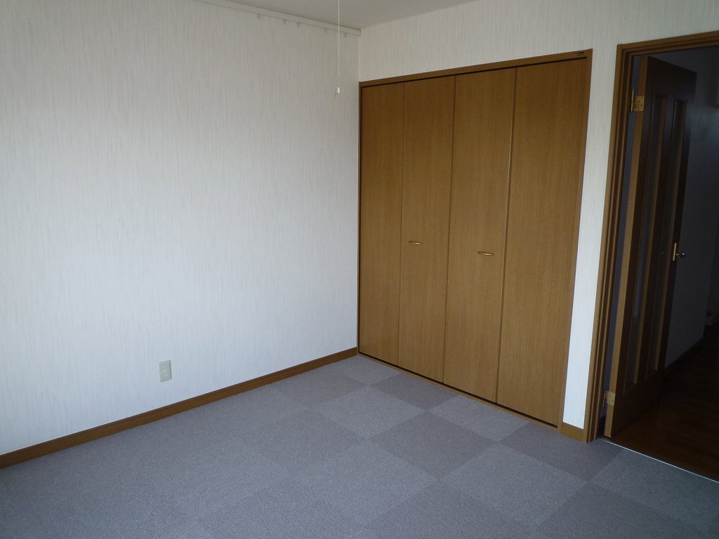 Living and room. The same type of room (No. 202 room)