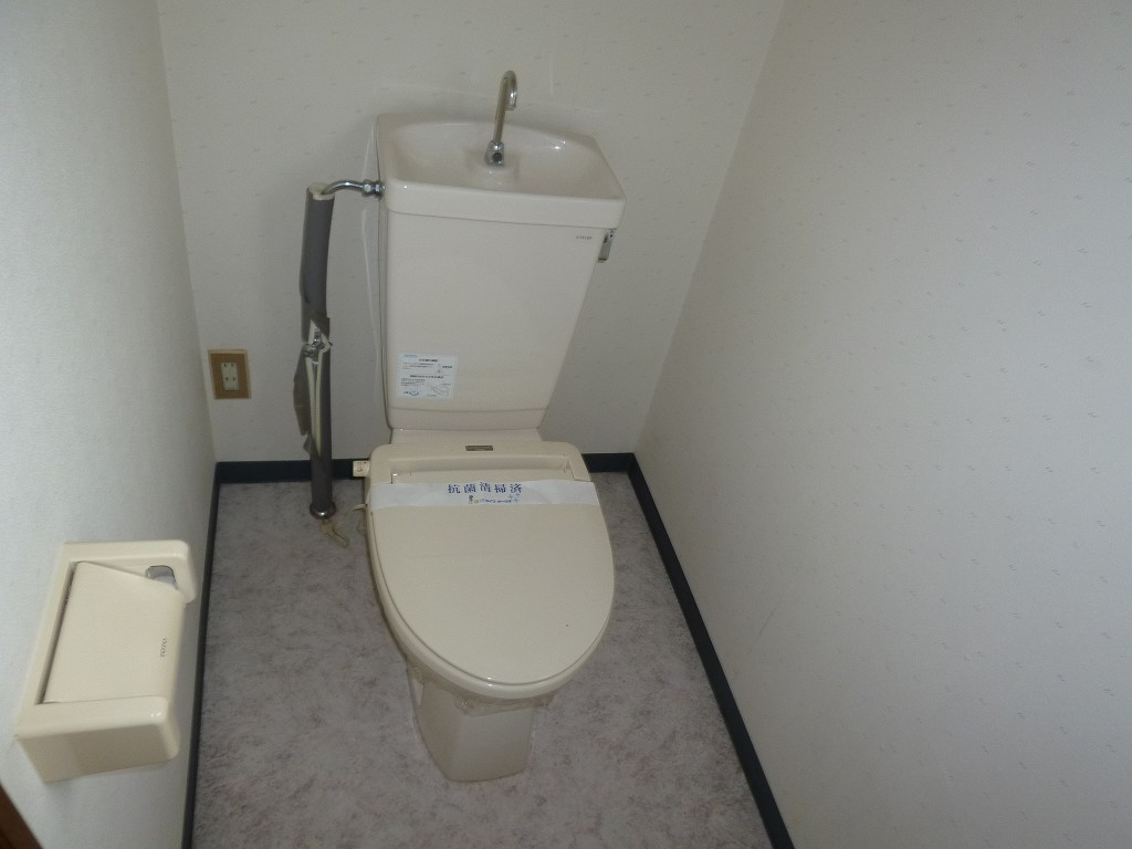 Toilet. ※ 102, Room