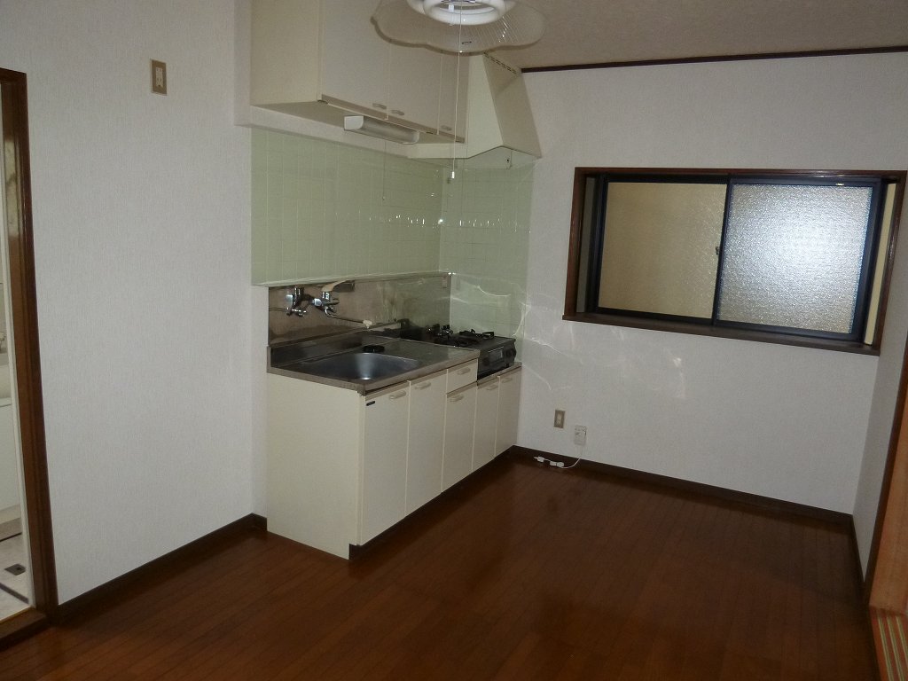 Kitchen. ※ 102, Room