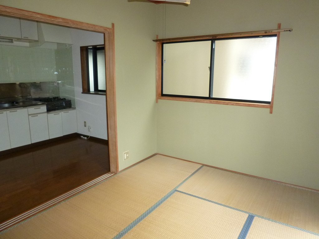 Living and room. ※ 102, Room