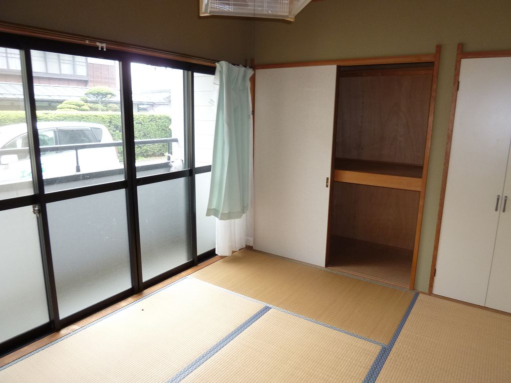 Living and room. ※ 102, Room