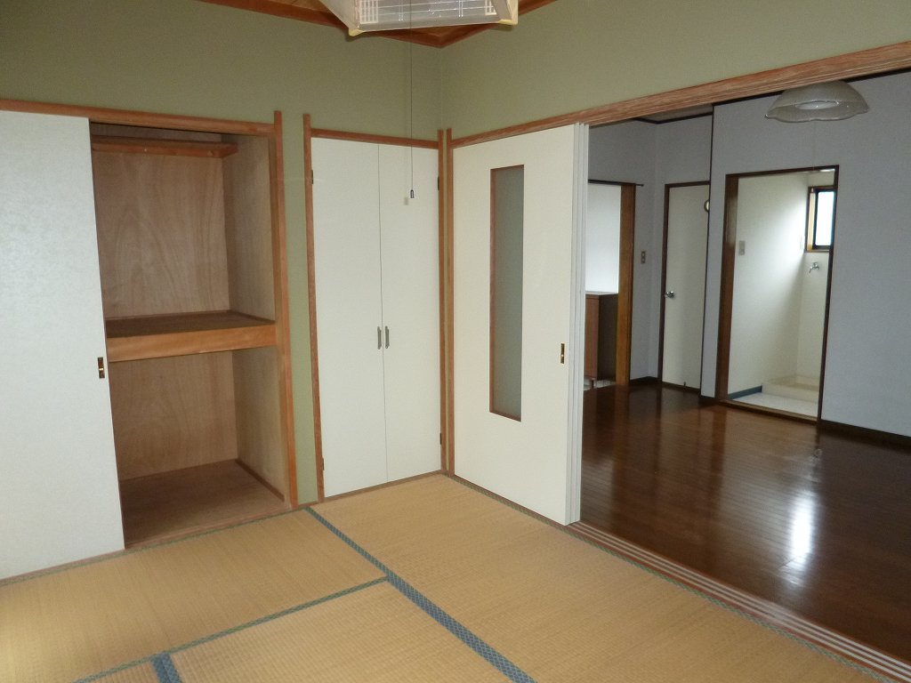 Living and room. ※ 102, Room