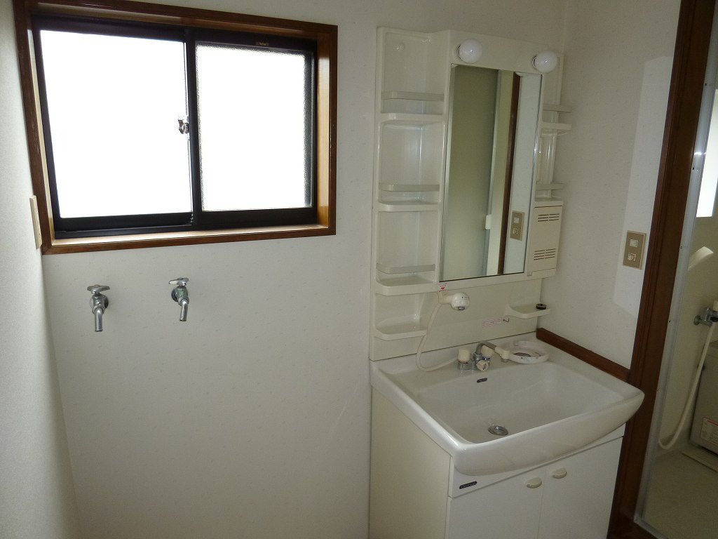 Washroom. ※ 102, Room