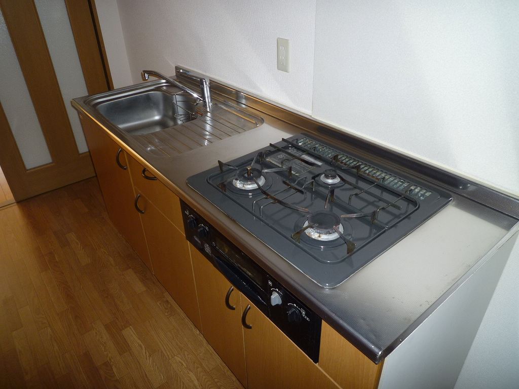 Kitchen.  ※ Photo 105, Room