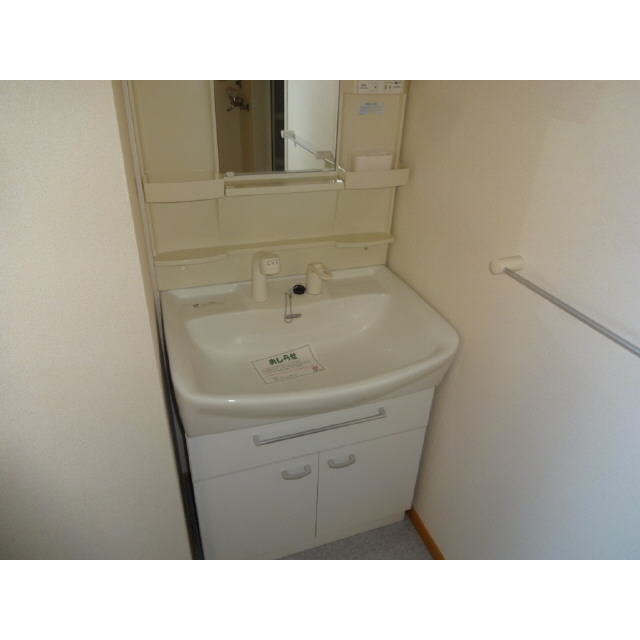 Washroom. Independent wash basin