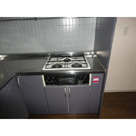 Kitchen. 3-neck with stove