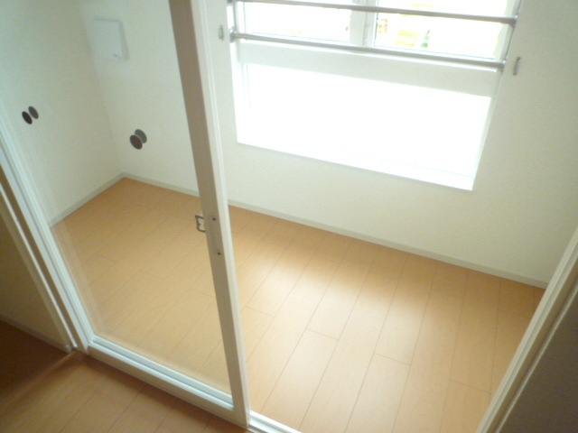 Other room space. Sunroom