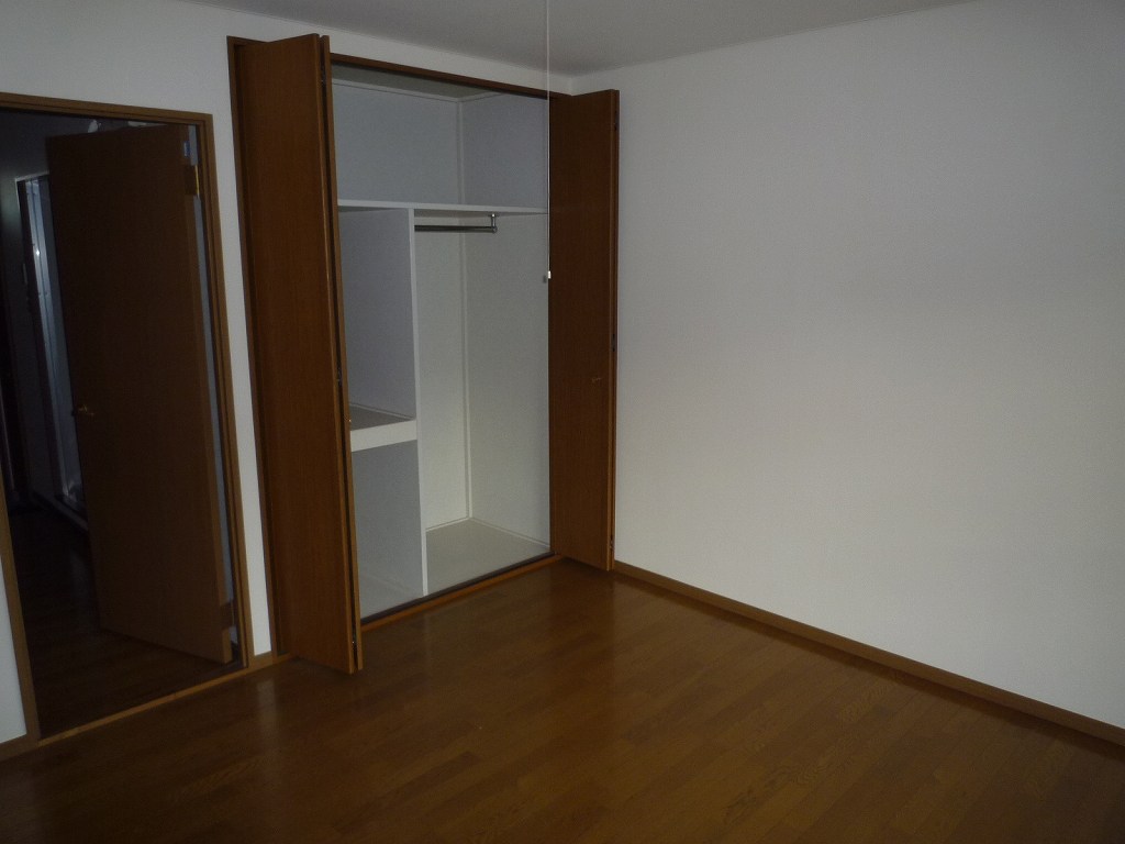 Receipt. The same type of room (302 Room No.)