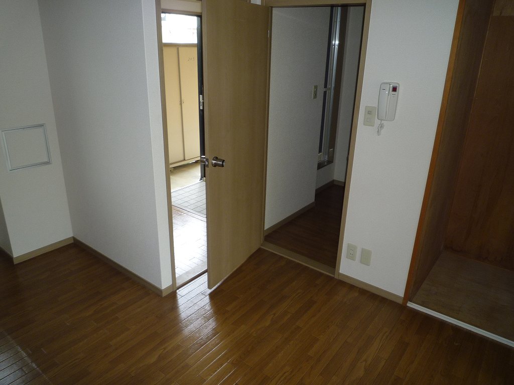 Living and room. The same type of room (No. 105 room)