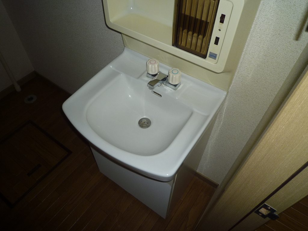 Washroom. The same type of room (No. 105 room)