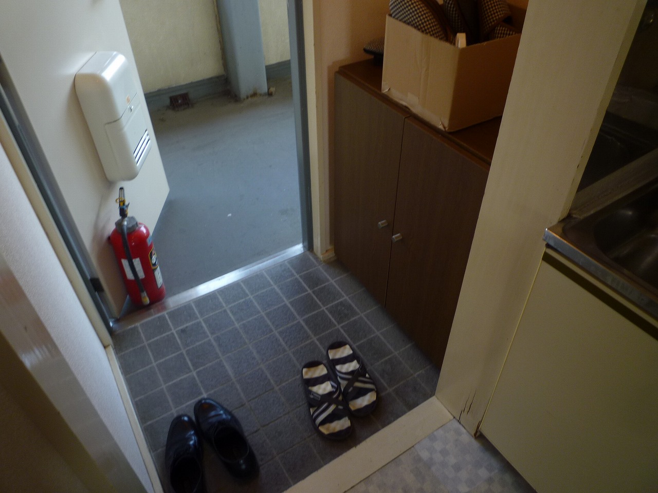 Entrance. ※ 206, Room