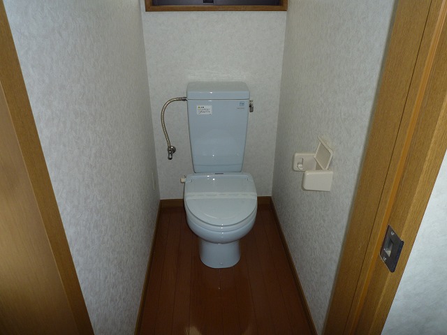 Toilet. Heating toilet seat