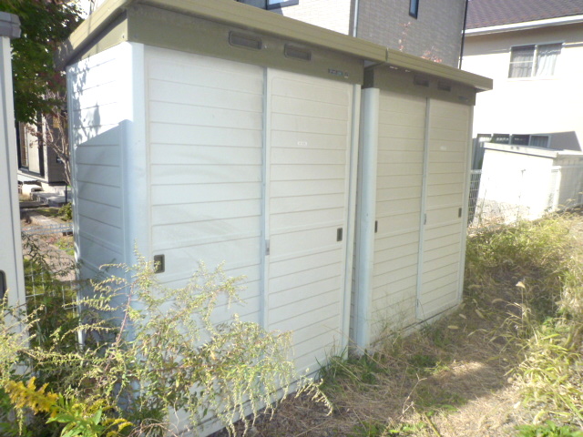 Living and room. External storeroom