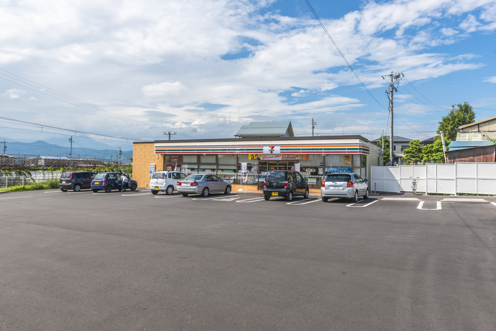 Convenience store. Seven-Eleven Suzaka Shinmachi store up (convenience store) 766m