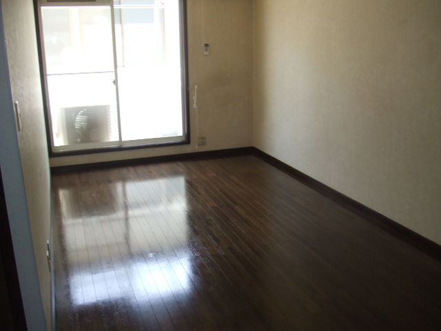 Living and room. Photograph is the one of the inverted type