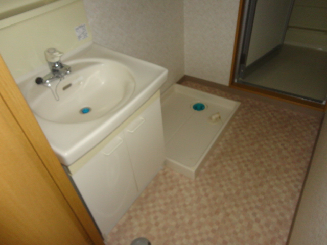 Washroom. Photos will be inverted type.