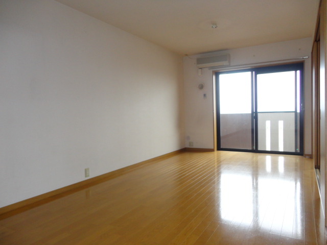 Living and room. Photos will be inverted type.