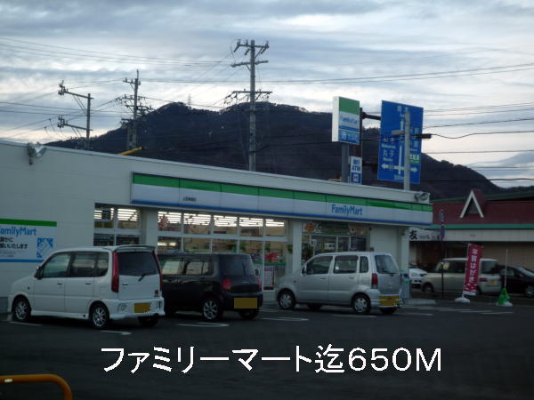 Convenience store. 650m to Family Mart (convenience store)