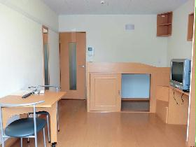 Living and room. 1F flooring 2F carpet