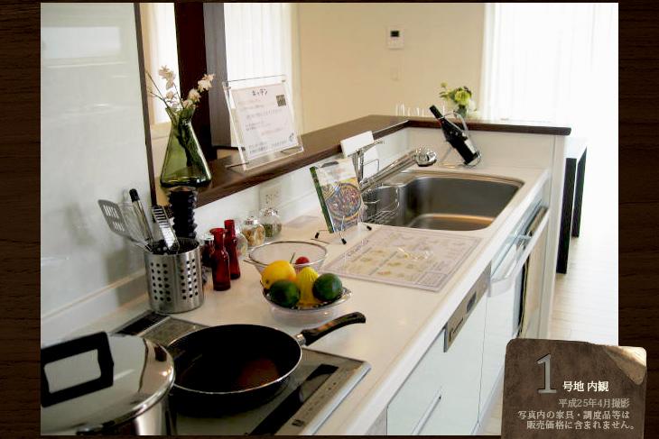 Kitchen.  [No. 1 destination] [No. 1 destination introspection] 2013 April shooting  ※ Furniture in the photos ・ Such as furniture are not included in the price. 