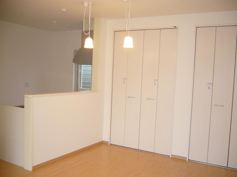 Living. Also in the living room, There is plenty of storage space ☆