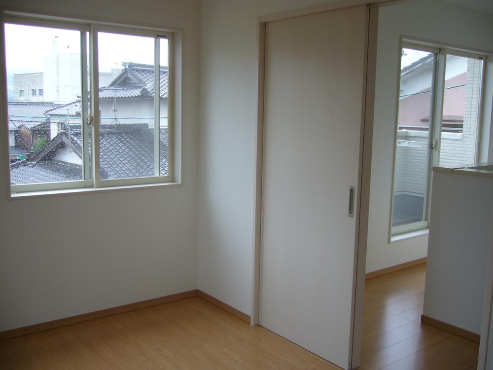 Non-living room. Because door of sliding, Opening and closing sound is quiet and comfortable ☆