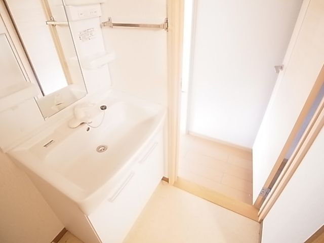 Washroom. It is equipped independent vanity ☆