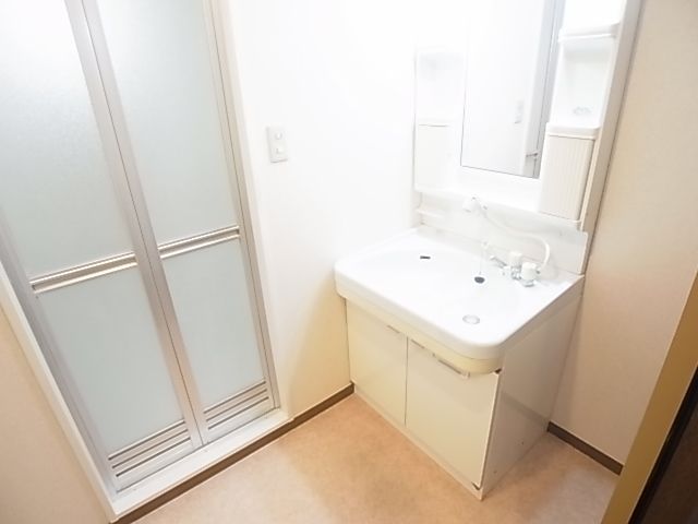 Washroom. Shampoo Dresser also offers perfectly Yoo ~
